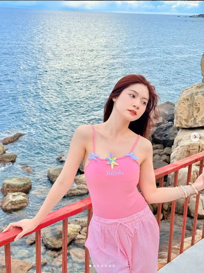 Nhìn những bức ảnh Nam Phương cười rạng rỡ, ít ai biết được rằng trước đây cô nàng khá nhút nhát. Nàng hot girl từng cho biết, cô chưa từng trò chuyện với ai mới gặp trong thời gian ngắn.