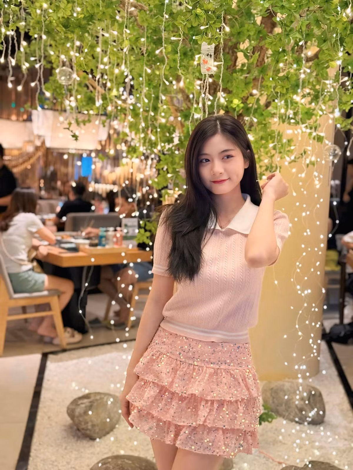 Hiện tại, Nam Phương vừa quản lý công việc kinh doanh của gia đình, chăm chỉ chia sẻ cuộc sống lên mạng xã hội, được khen ngợi nhan sắc ngày càng thăng hạng, không hề già đi.