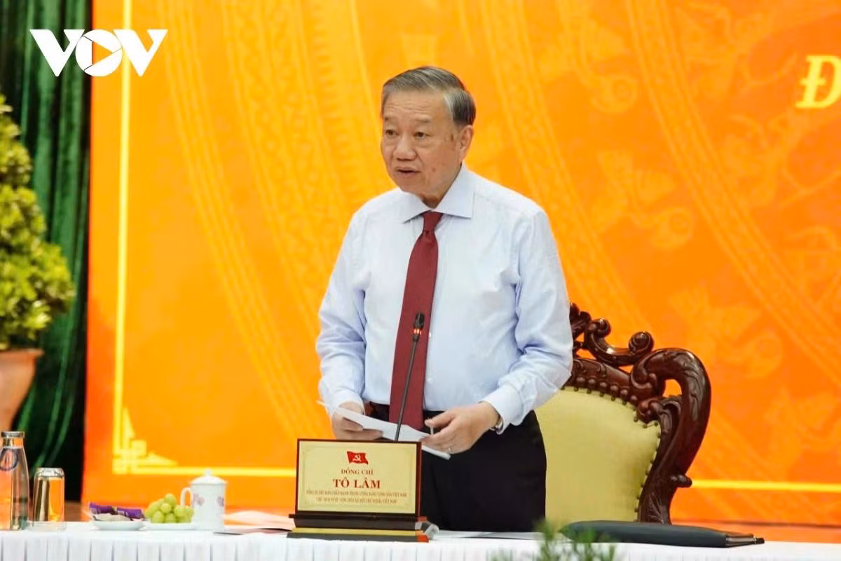 Tổng Bí thư, Chủ tịch nước Tô Lâm cũng đề nghị, Thành phố phát triển hài hòa giữa kinh tế với văn hóa, xã hội, con người và môi trường, hiện thực hóa mục tiêu đưa Đà Nẵng trở thành thành phố đáng sống, an toàn, văn minh.