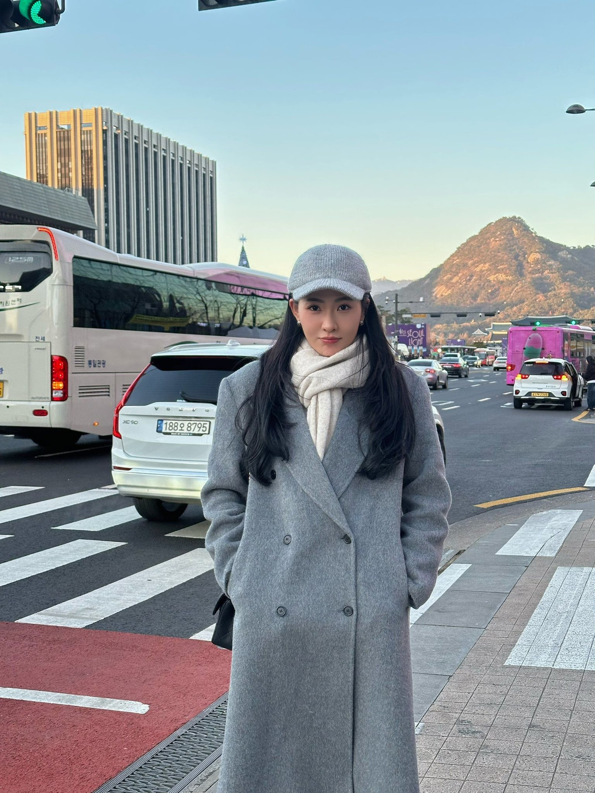 Bên cạnh phim ảnh, Minh Trang còn là gương mặt quen thuộc trong các MV triệu view của Noo Phước Thịnh, Thịnh Suy, Min…, để lại ấn tượng bởi lối diễn tự nhiên, giàu cảm xúc.