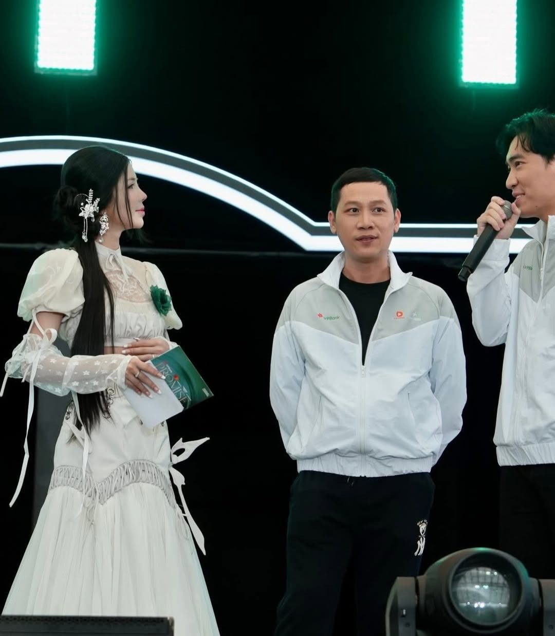 Bên cạnh công việc MC, Mai Dora còn hoạt động sôi nổi với vai trò streamer, người mẫu ảnh và từng thử sức ở lĩnh vực diễn xuất. Cô sở hữu phong cách thời trang gợi cảm, cá tính nhưng không đóng khung hình ảnh; ngược lại, cô nàng thường xuyên biến hóa đa dạng – từ nữ sinh trong trẻo, quý cô thanh lịch đến những màn cosplay ấn tượng.