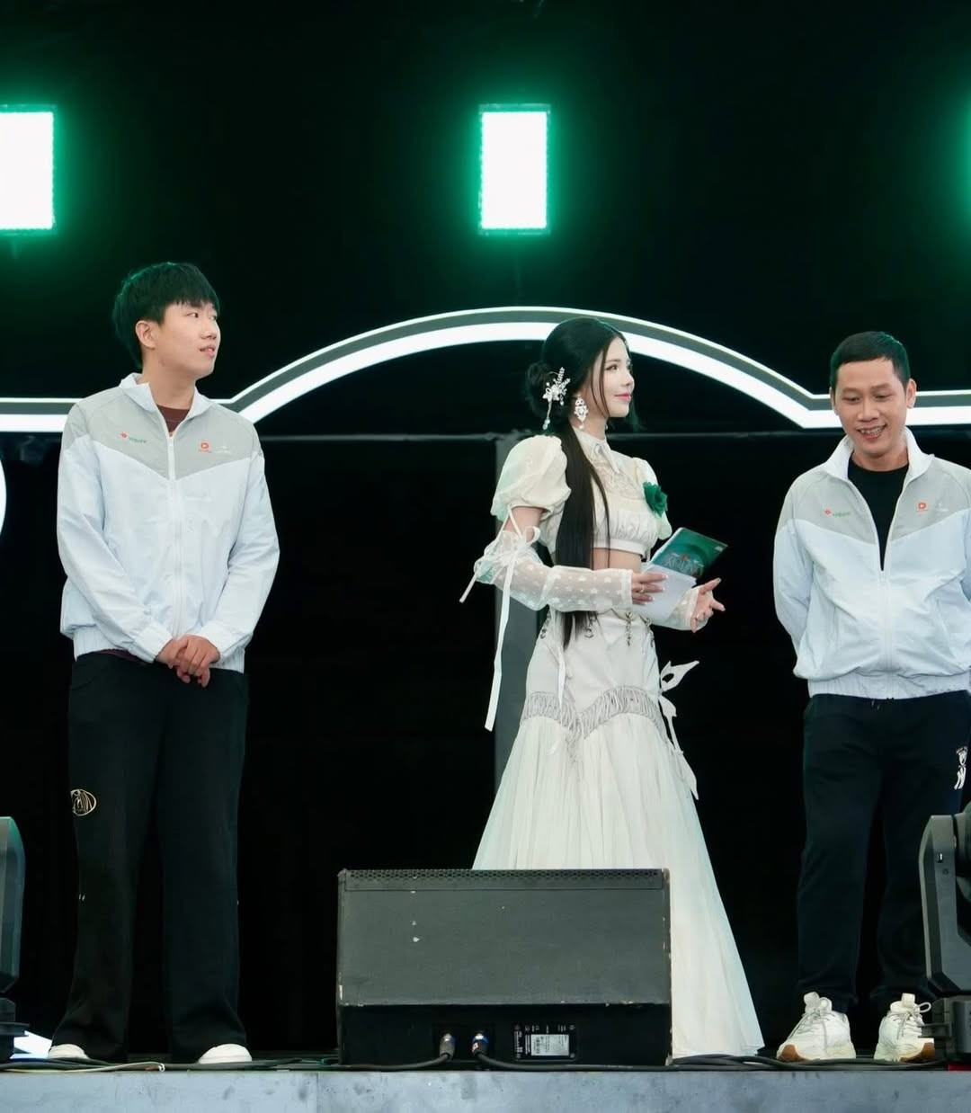 Sự xuất hiện của Mai Dora góp phần “làm mềm” bầu không khí cạnh tranh căng thẳng, giúp Esports tiếp cận gần hơn với đông đảo khán giả.