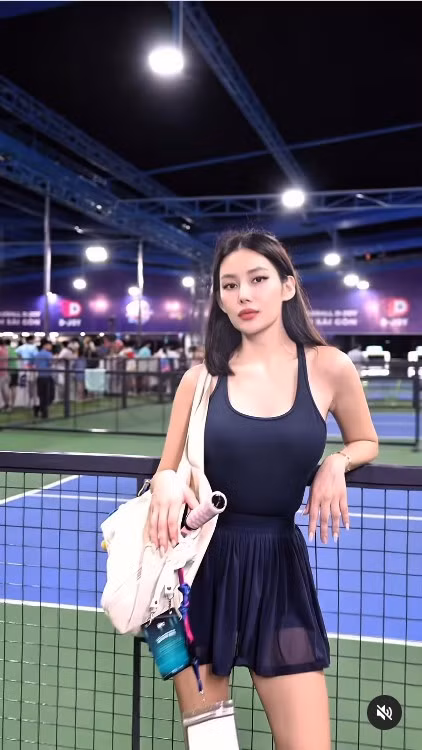 Chẳng cần ăn mặc quyến rũ nhưng từng khuôn hình cho đến nhan sắc của Milan Phạm đã biến tất cả thành "cực phẩm".