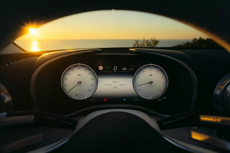 Và thậm chí đó không phải là động cơ V8 PHEV 805 mã lực của SL63 SE Performance, mà chỉ là động cơ 4.0 lít thông thường từ SL63, cho công suất 577 mã lực và mô-men xoắn cực đại 800 Nm. Công suất được truyền đến cả bốn bánh thông qua hộp số tự động 9G-Tronic thông thường của Mercedes-Benz.