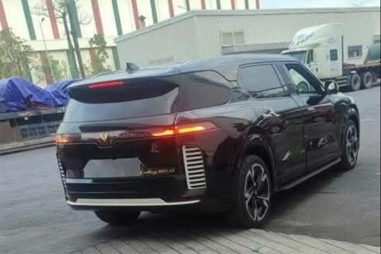 View - VinFast VF9 phiên bản đặc biệt lộ diện ảnh thực tế | Báo Tri thức và Cuộc sống - TIN TỨC PHỔ BIẾN KIẾN THỨC 24H