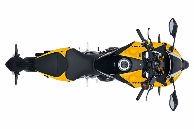 Suzuki GSX-8R 2025 mới là một mẫu xe thể thao tầm trung rất được ưa chuộng trên toàn cầu. Mẫu xe này mang đến sự cân bằng hợp lý giữa giá thành và hiệu suất, phù hợp với những người đam mê mô tô thể thao. Dù thuộc dòng thể thao chuyên dùng, GSX-8R vẫn có khả năng đi đường dài tuyệt vời, khiến nó trở thành một mẫu sport-tourer lý tưởng.