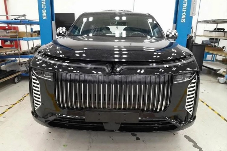 View - VinFast VF9 phiên bản đặc biệt lộ diện ảnh thực tế | Báo Tri thức và Cuộc sống - TIN TỨC PHỔ BIẾN KIẾN THỨC 24H