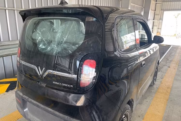 Ngay lập tức, chiếc xe đã thu hút sự chú ý lớn từ cộng đồng mạng và giới yêu xe. Đây được xem là mảnh ghép cuối cùng trong bộ tứ Green mà VinFast phát triển riêng cho nhóm khách hàng chạy dịch vụ.