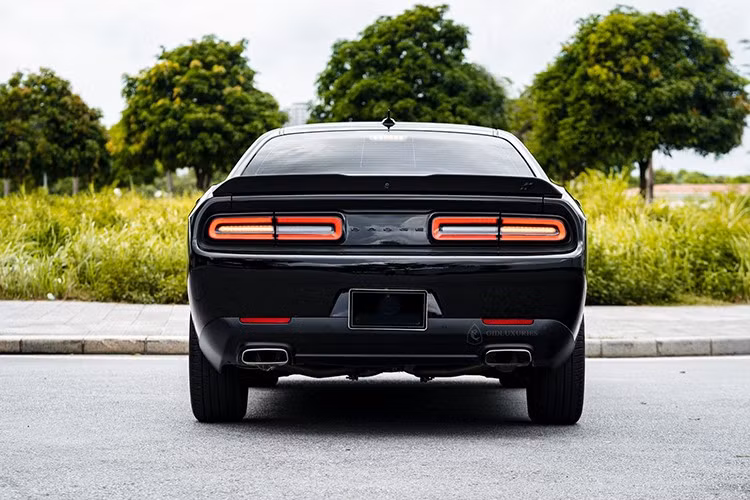 Dodge Challenger GT sử dụng động cơ xăng V6, dung tích 3.6 lít, hút khí tự nhiên, sản sinh ra công suất tối đa 305 mã lực và mô-men xoắn cực đại 363 Nm. Toàn bộ sức mạnh trên xe Dodge Challenger GT sẽ kết hợp số tự động 8 cấp và hệ dẫn động 4 bánh. ﻿