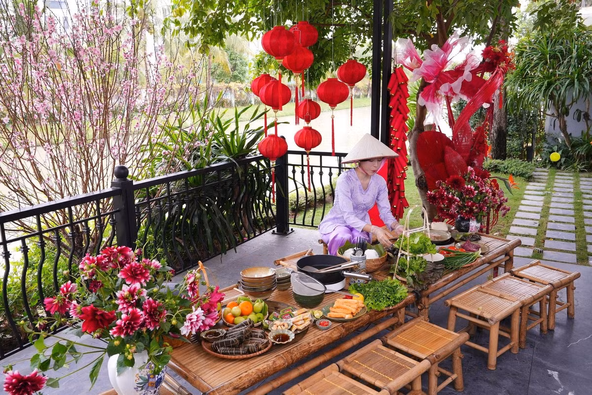 Ngô Thuỳ Linh từng giành được ngôi vị Á hậu Doanh nhân Thế giới người Việt 2017. Công việc chính của cô là kinh doanh trong lĩnh vực làm đẹp.