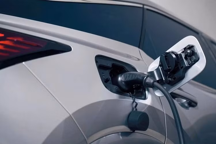 Cung cấp sức mạnh cho Lexus RX 2026 là các tùy chọn hệ truyền động như: Bản RX 350 được trang bị động cơ xăng tăng áp 2.4L, công suất 275 mã lực và mô-men xoắn 429 Nm.