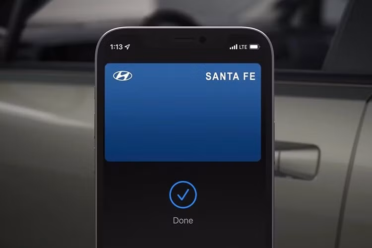 Điểm chung của cả hai mẫu SUV là đều được trang bị Hyundai Digital Key 2. Công nghệ này cho phép chủ xe lưu trữ chìa khóa trên điện thoại thông minh hoặc Apple Watch thông qua ví điện tử.