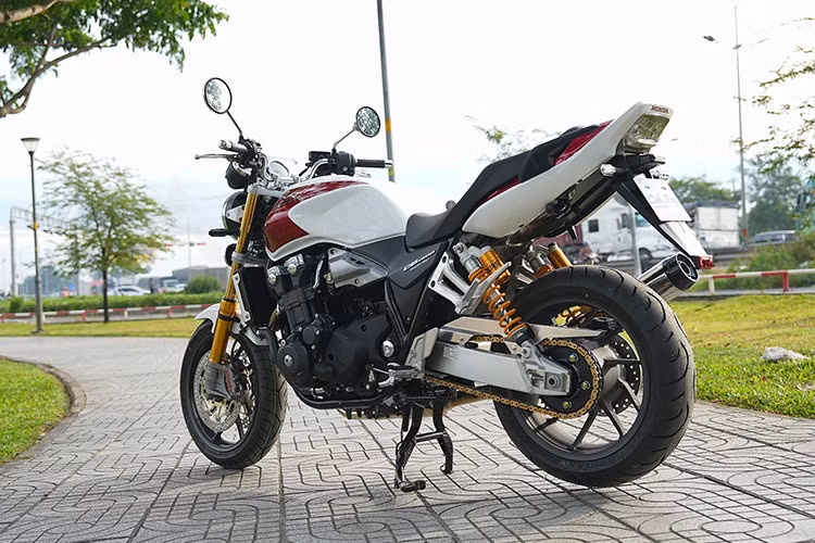 Xe sử dụng động cơ 4 xi-lanh thẳng hàng, DOHC, dung tích 1.284cc, làm mát bằng chất lỏng, có công suất tối đa 113 mã lực tại 7.750 vòng/phút và mô-men xoắn cực đại 111,7 Nm tại 6.250 vòng/phút. Động cơ mạnh mẽ này, được phát triển dựa trên động cơ của mẫu X4 năm 1997, nhưng có tinh chỉnh để đáp ứng tiêu chuẩn khí thải Euro 5.