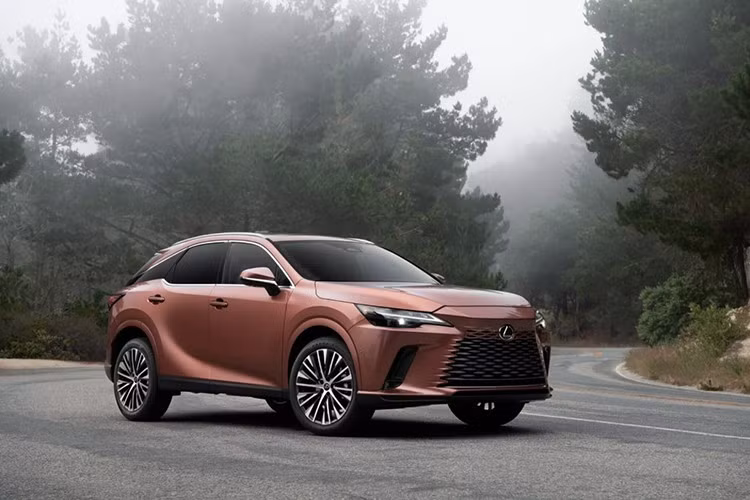 Theo kế hoạch, mẫu xe crossover hạng sang Lexus RX 2026 được bán ra chính thức tại thị trường Mỹ vào cuối 2025, sau đó sẽ là các thị trường khác trong đó có cả Việt Nam.