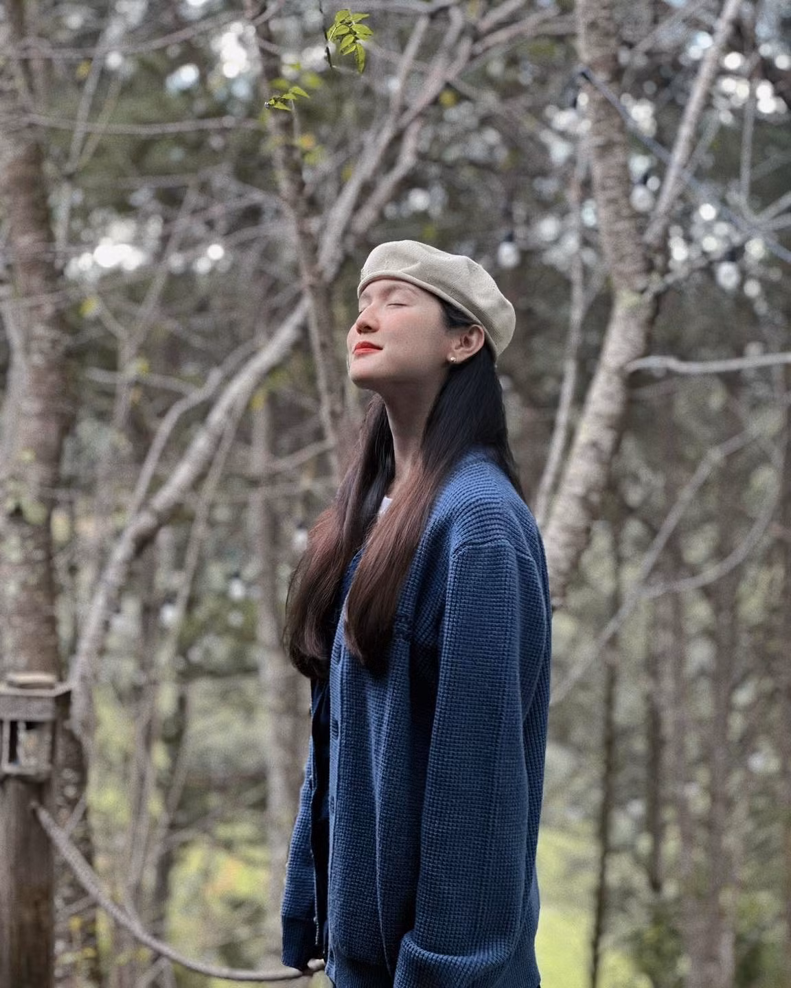 Sau thời gian du học ngành Sinh học - Sinh thái học tại Pháp, Hải Tú về nước và trở thành diễn viên độc quyền của công ty Sơn Tùng M-TP vào năm 2020. MV Chúng ta của hiện tại chính là cột mốc đưa cô lên hàng “nàng thơ” mới của Vpop, đồng thời cũng mở ra chuỗi scandal chưa có hồi kết.