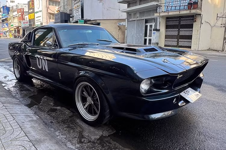 Nhiều năm qua, chiếc xe Ford Mustang "Shelby GT500 Eleanor" độc nhất Việt Nam không còn được nhìn thấy trên đường, chẳng lẽ, nó lại về garage của "vua cà phê Việt"? nhiều tay chơi xe lão luyện thắc mắc và ngay đầu năm 2026, ngày 1/1 đã có câu trả lời nghi ngờ này.