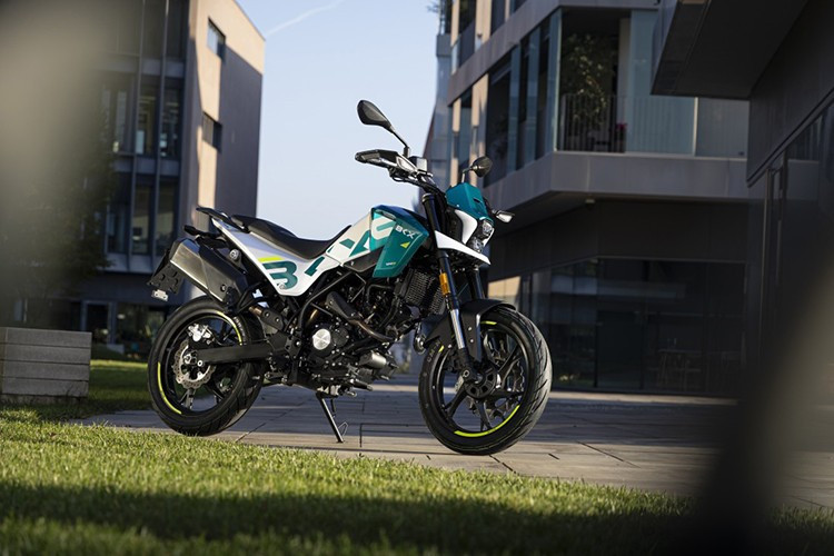 Mới đây, mẫu xe môtô Benelli BKX 125 2026 mới đã chính thức ra mắt, đây là mẫu xe dành cho người lái trẻ và những ai tìm kiếm một chiếc xe linh hoạt, dễ điều khiển nhưng vẫn giữ phong cách adventure đặc trưng.