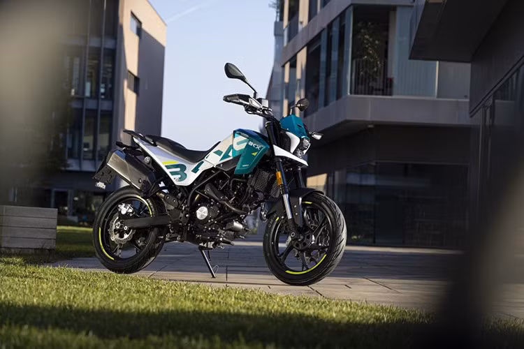 Mới đây, mẫu xe môtô Benelli BKX 125 2026 mới đã chính thức ra mắt, đây là mẫu xe dành cho người lái trẻ và những ai tìm kiếm một chiếc xe linh hoạt, dễ điều khiển nhưng vẫn giữ phong cách adventure đặc trưng.