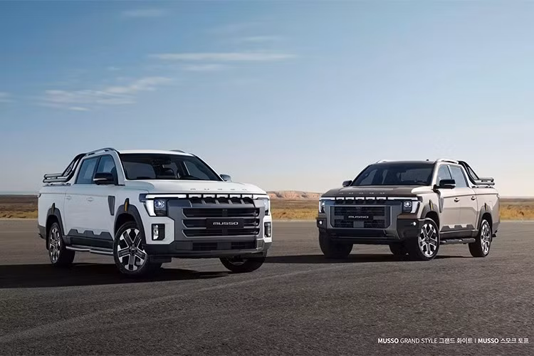 Musso Q300 sẽ được ra mắt hoàn toàn vào tháng 1/2026, trước khi chính thức mở bán tại Hàn Quốc. KGM chưa xác nhận kế hoạch xuất khẩu, nhưng mẫu bán tải này được kỳ vọng sẽ có mặt tại các thị trường như châu Âu, Anh, Úc – nơi phân khúc bán tải cỡ trung cực kỳ cạnh tranh.