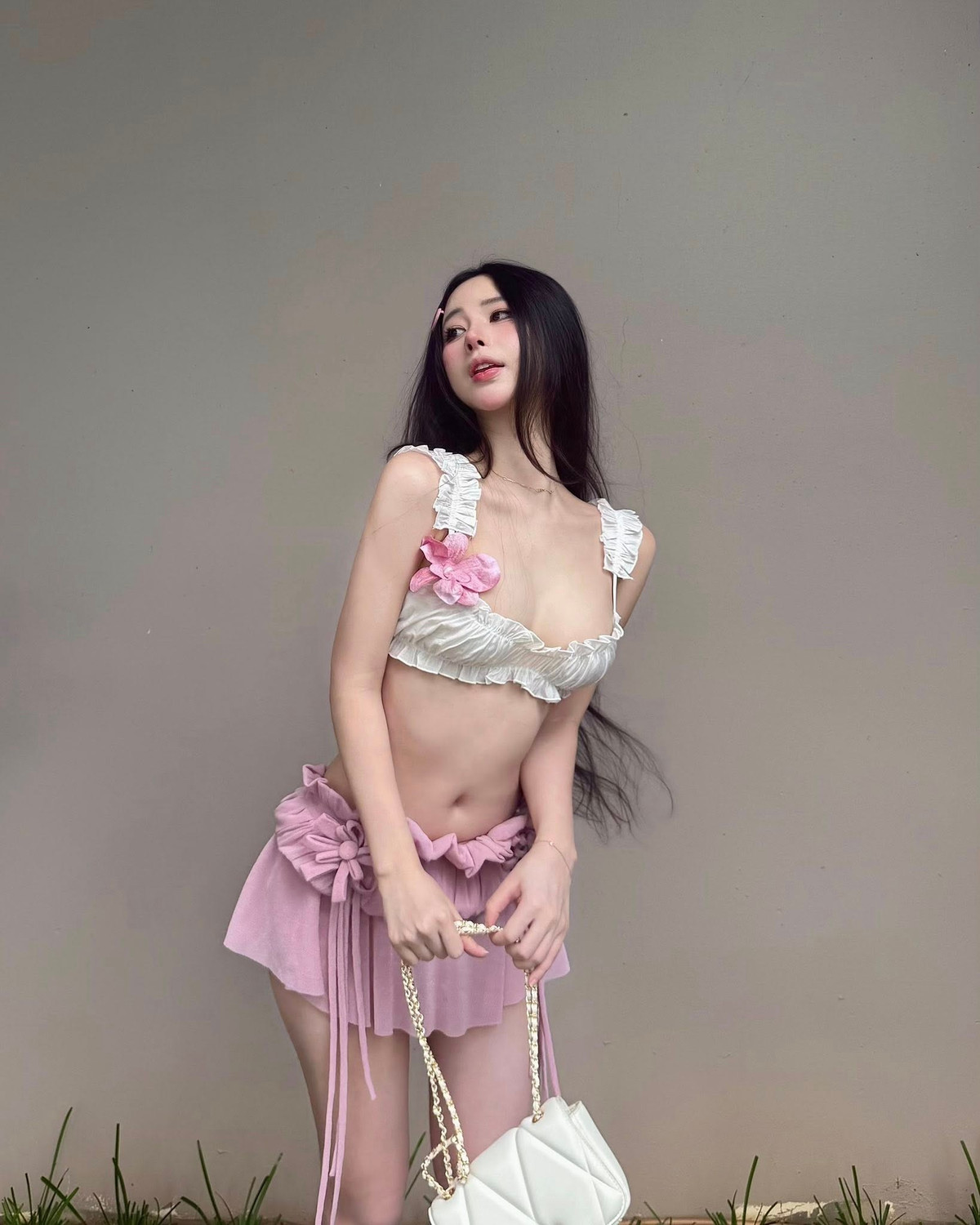 Khi những tin đồn nhạy cảm về cuộc sống cá nhân bắt đầu lan truyền, Uyên Ni đã có động thái phản hồi. Thay vì im lặng, cô chọn cách đối diện trực tiếp.