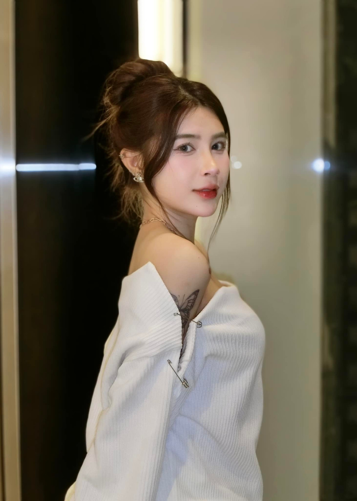 Không chỉ sở hữu gương mặt thu hút ánh nhìn, Diễm Quỳnh cũng rất chăm chút cho vóc dáng săn chắc, khỏe khoắn, rèn luyện thể chất đối với sức khỏe và tinh thần.