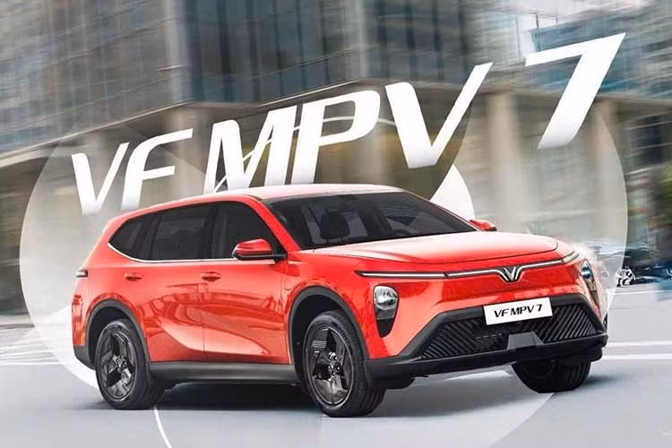 Khách hàng đặt mua trong giai đoạn đầu được thông tin sẽ nhận gói ưu đãi gồm 2 năm bảo hiểm, có thể quy đổi thành tiền mặt với giá trị khoảng 15 triệu đồng, tùy chính sách từng đại lý. Việc xuất hiện VF MPV 7 cho thấy VinFast đang tiếp tục mở rộng danh mục sản phẩm MPV điện, tách biệt rõ giữa nhu cầu cá nhân và kinh doanh.