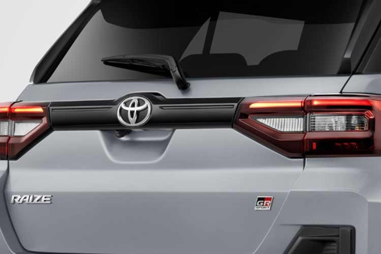 Trong khi đó, các phiên bản Toyota Raize động cơ 1.2L tiếp tục được định vị là sự lựa chọn tối ưu về kinh tế, mang lại giá trị sử dụng cao nhất trong tầm giá cho người tiêu dùng gia đình nhỏ.
