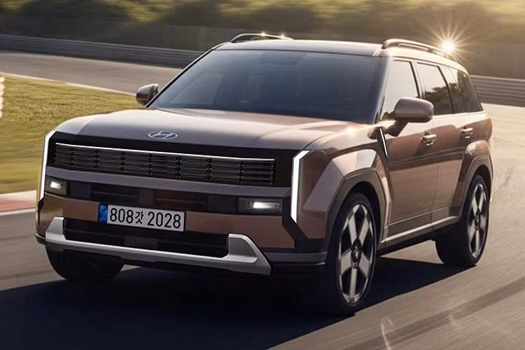 Với những thay đổi cả về thiết kế và kỹ thuật, Hyundai SantaFe 2027 phiên bản nâng cấp được kỳ vọng sẽ củng cố lại vị thế của mẫu xe này trên thị trường SUV cỡ trung, nơi sự cạnh tranh ngày càng gay gắt đến từ các thương hiệu Nhật, Mỹ.