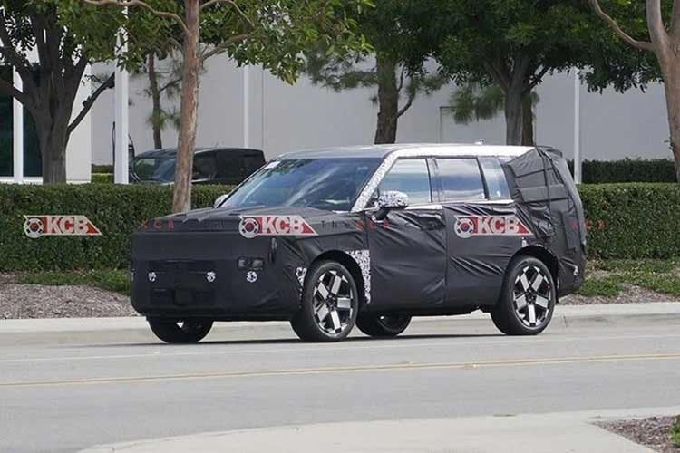 Ngoài diện mạo, Hyundai cũng xác nhận nâng cấp hệ truyền động. Toàn bộ các bản dùng động cơ tăng áp 2.5L sẽ loại bỏ hộp số ly hợp kép 8 cấp, thay bằng hộp số tự động thủy lực nhằm cải thiện trải nghiệm vận hành sau nhiều phản ánh về sự giật cục và sang số kém mượt.