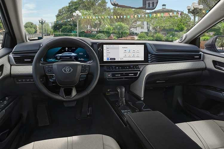 Dù mới chỉ là ảnh phác họa chưa chính thức, nhưng dự án Corolla facelift thứ hai đã từng được Toyota giới thiệu tại Trung Quốc cuối năm 2025 tại Triển lãm ôtô Quảng Châu. Tuy nhiên, hãng vẫn chưa tiết lộ kế hoạch phân phối phiên bản này ra thị trường toàn cầu.