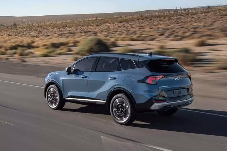 Riêng Kia Sportage 2026 phiên bản tiêu chuẩn EX chỉ có sẵn các màu đen Ebony, đen Fusion, xám Gravity, xám Panthera, xám Steel, trắng ngọc trai Glacial và trắng Snow White – tất cả đều là các tông trung tính.