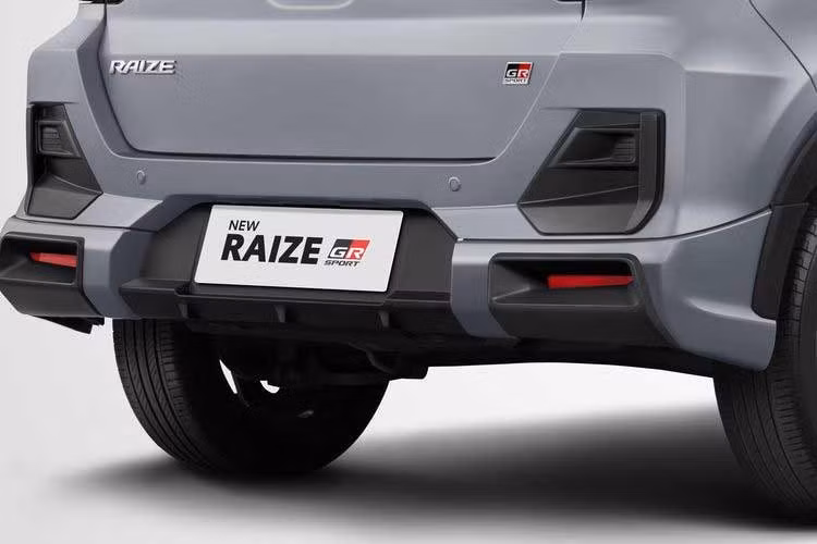 Tại thị trường Indonesia, Toyota Raize 2026 vẫn tiếp tục duy trì hai tùy chọn động cơ quen thuộc bao gồm bản 1.2 G và bản 1.0T với các cấu hình từ tiêu chuẩn đến cao cấp nhất là GR Sport TSS. Mức giá khởi điểm của mẫu xe này được công bố từ 250 triệu Rupiah (tương đương khoảng 387 triệu đồng).