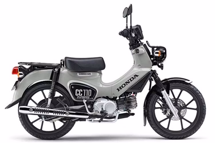 Đồng hồ điều khiển là kết hợp giữa đồng hồ cơ hiển thị tốc độ và màn hình LCD hiển thị cấp số, mức nhiên liệu và đồng hồ điện tử – mang lại sự thuận tiện khi quan sát và theo dõi thông tin khi sử dụng.