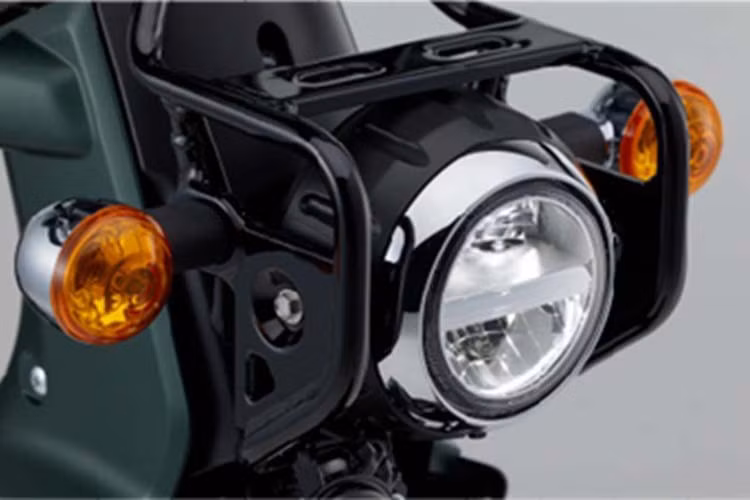 Xe sử dụng động cơ SOHC 4 thì, 1 xi-lanh, làm mát bằng không khí, dung tích 109cc. Khối động cơ này cho công suất 8 mã lực tại 7.500 vòng/phút và mô-men xoắn cực đại 8,8 Nm tại 5.500 vòng/phút. Xe trang bị hộp số 4 cấp dạng vòng với ly hợp tự động, giúp người mới cũng dễ dàng làm quen và điều khiển.