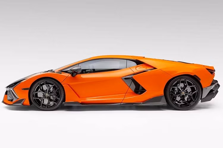 Theo trang web chính thức của Vorsteiner, những bộ phận đắt nhất là bộ khuếch tán gió sau với giá 14.995 đô la và nắp capo với giá 11.995 đô la. Các tấm chắn bùn có lỗ thông hơi có giá 9.995 đô la, ốp hông có giá 9.945 đô la, trong khi bộ chia gió có giá 6.995 đô la.