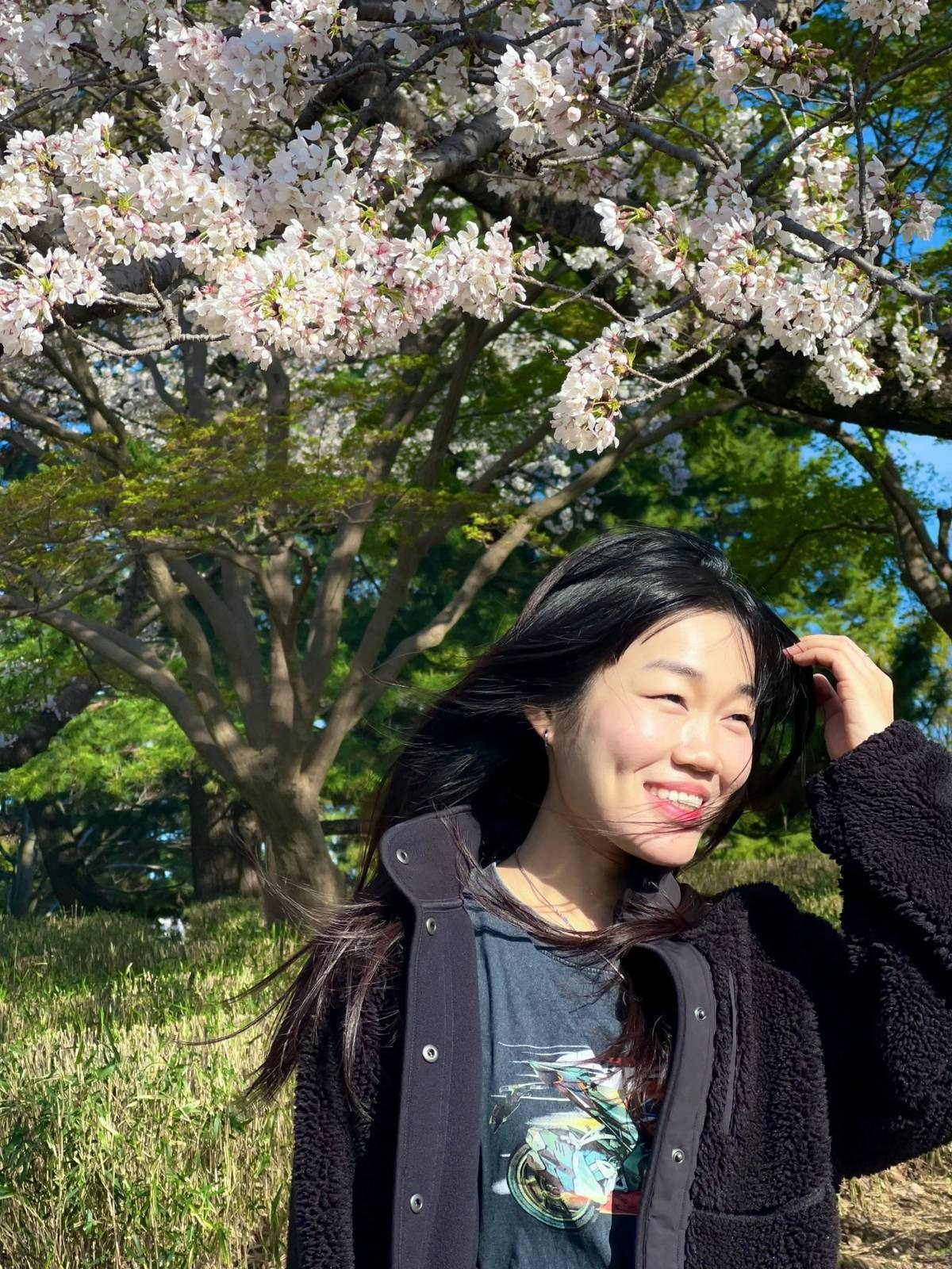 Thông qua đoạn clip "Mùa hè năm 25 tuổi" đăng tải trên trang TikTok, Lê Thụy cho thấy cuộc sống vô cùng thơ mộng ở ngưỡng U30: Đạp xe về nhà sau 3 tiếng làm thêm, đi uống trà sữa một mình, ngắm phố phường…