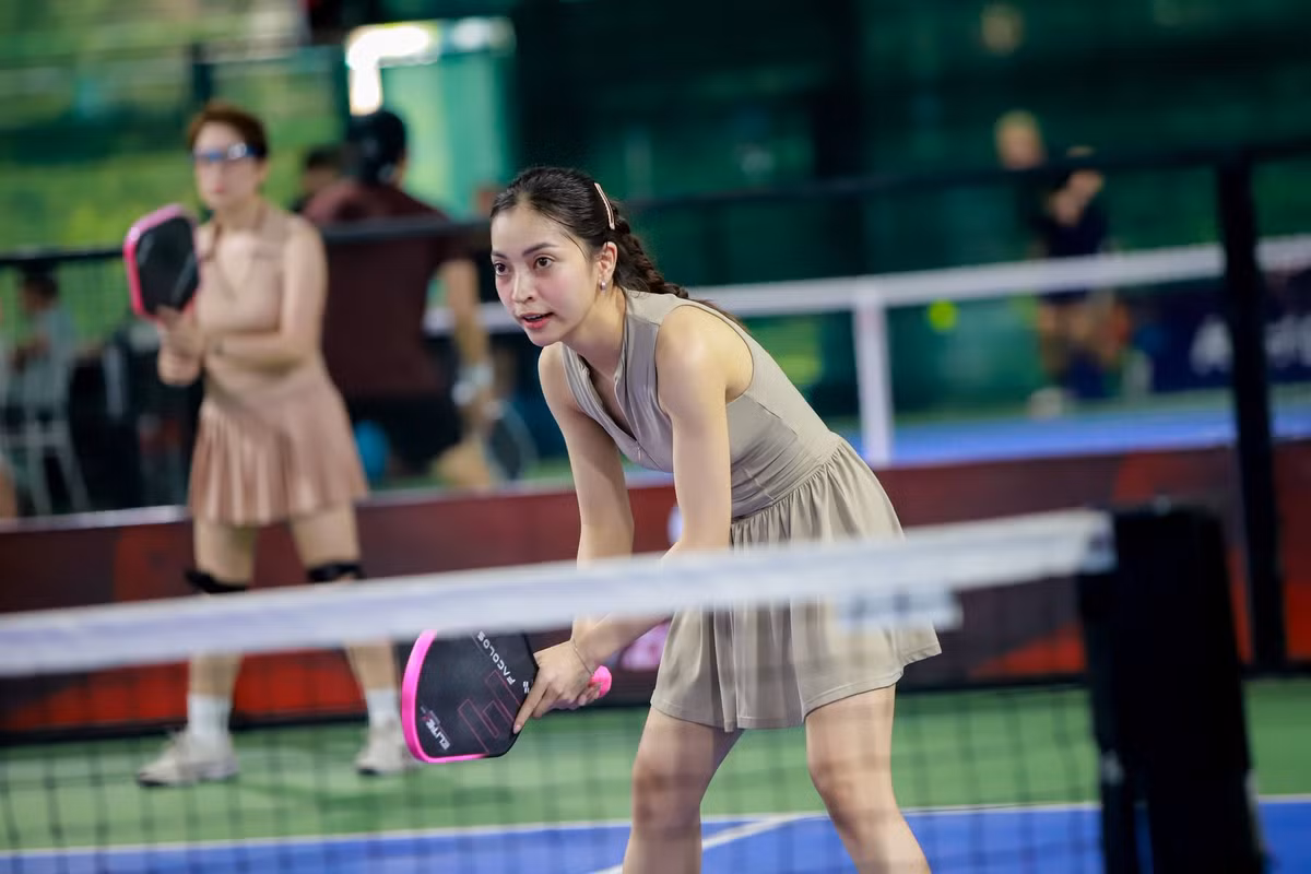 Nhiều bức ảnh “camera thường” ghi lại khoảnh khắc của Nhật Lê trên sân đã nhận được nhiều lời khen nhờ vẻ ngoài cuốn hút, mộc mạc.