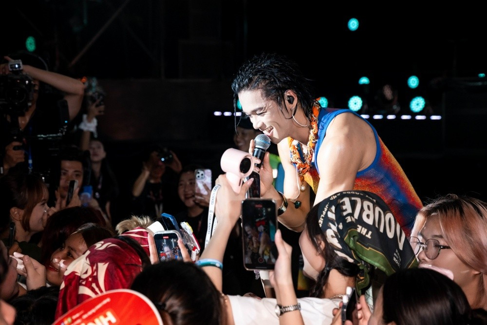 View - Sơn Tùng M-TP khuấy đảo sân khấu Chào tân sinh viên hoành tráng nhất Hà Nội | Báo Tri thức và Cuộc sống - TIN TỨC PHỔ BIẾN KIẾN THỨC 24H