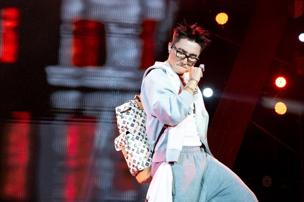 View - Sơn Tùng M-TP khuấy đảo sân khấu Chào tân sinh viên hoành tráng nhất Hà Nội | Báo Tri thức và Cuộc sống - TIN TỨC PHỔ BIẾN KIẾN THỨC 24H