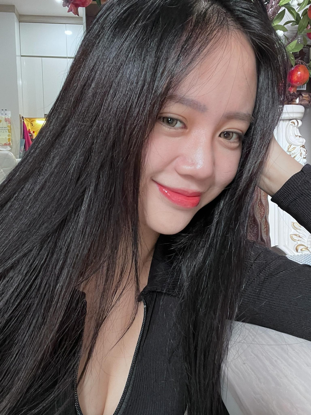 Chỉ một chiếc ảnh chụp bằng camera thường, không filter, không chỉnh sửa cầu kỳ, nữ streamer Mai Linh Zuto (tên thật Hoàng Mai Linh) khiến hàng loạt anh em phải “chao đảo” vì vẻ đẹp tự nhiên, nhẹ nhàng nhưng đầy sức hút.