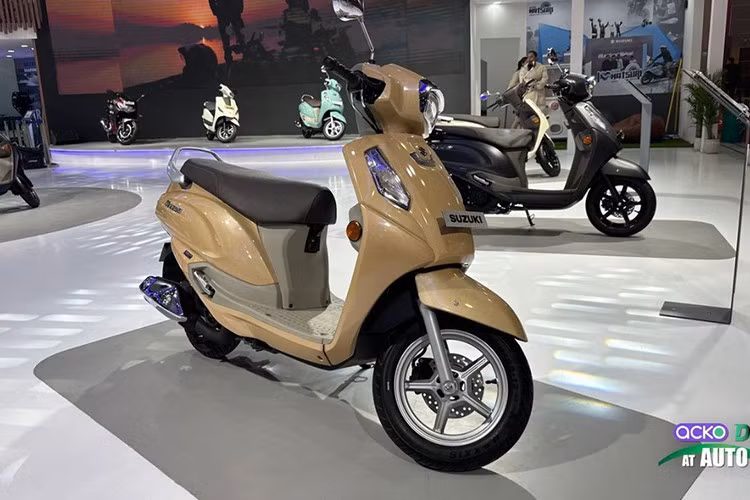 Mức giá xe Suzuki Access 2025 bán ra tại thị trường Ấn Độ có mức khởi điểm từ 88.036 rupee (tương đương khoảng gần 27 triệu đồng), đây được xem là đối thủ của Honda Lead đang bán tại Việt Nam nhưng có gì "mềm" hơn.