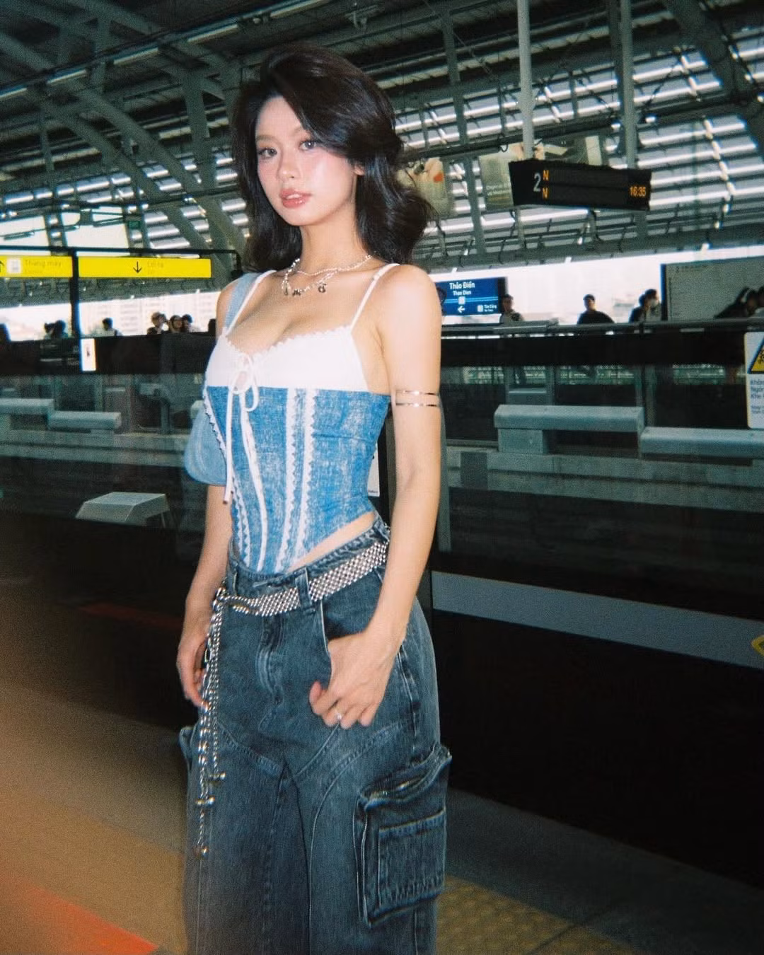 Tính đến hiện tại, cặp đôi đã có 5 năm bên nhau, từng trải qua những khó khăn, đến mức Hàn Hằng phải biến mất khỏi MXH một thời gian dài.