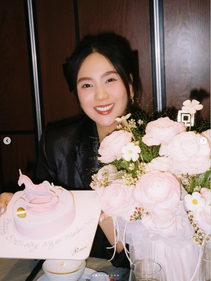 Nhiều khách mời nhận xét, sự xuất hiện của Mai Ngọc mang đến cảm giác gần gũi, ấm áp nhưng vẫn rất chỉn chu, chuyên nghiệp.