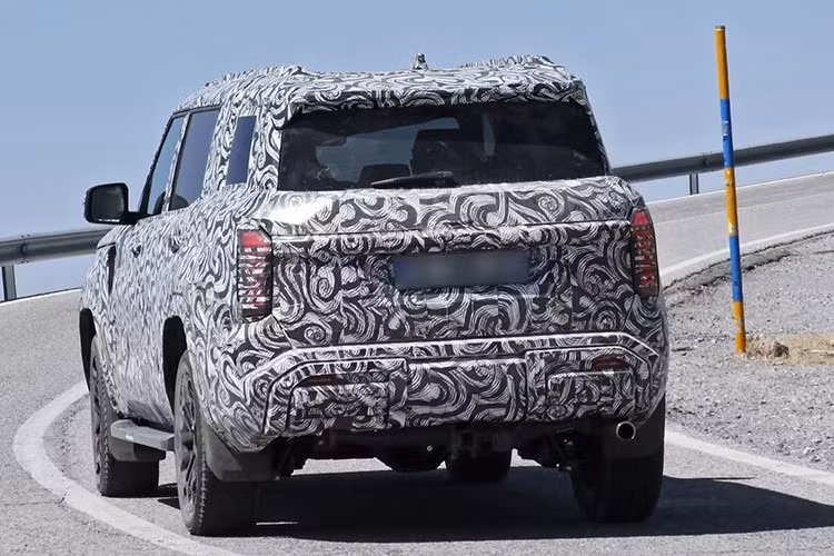 Dưới nắp ca-pô, các đồn đoán cho rằng Montero mới sẽ sử dụng động cơ xăng dung tích lớn, đồng thời bổ sung tùy chọn hybrid – điều mà hiện chưa có trên Nissan Armada. Động cơ được kỳ vọng sẽ là loại V6 3.5L tăng áp kép VR35DDTT, đang được sử dụng trên Infiniti QX80 và Nissan Patrol, với công suất từ 425 đến 460 mã lực tùy phiên bản.