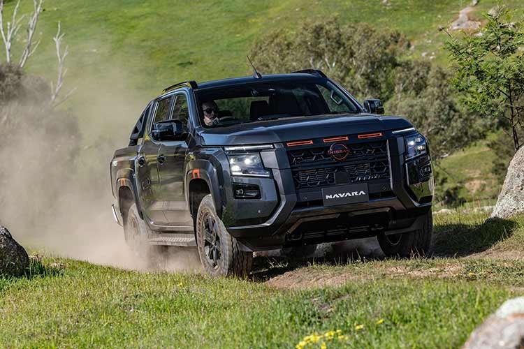 Đối với mẫu Nissan Navara dành cho khu vực Châu Đại Dương, mẫu xe cỡ trung này không nên bị nhầm lẫn với mẫu Frontier mà Nissan sản xuất tại Hoa Kỳ. Mẫu xe bán tải này được sản xuất tại nhà máy lắp ráp Laem Chabang ở Thái Lan,