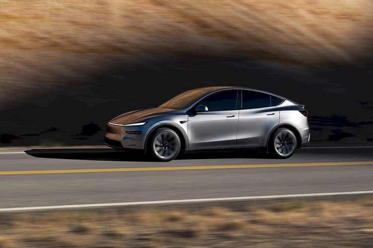 Tesla Model Y Premium AWD bản 7 chỗ có giá từ 54.490 USD, đắt hơn bản 5 chỗ 2.500 USD. Hiện tại, mẫu crossover thuần điện này đang được phân phối tại Mỹ với 4 biến thể cùng giá khởi điểm từ 39.990 USD đến 57.490 USD.