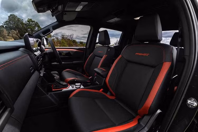 Theo Nissan, đối tác của họ đã thử nghiệm hệ thống treo trên quãng đường hơn 18.000 km. Chỉ có phiên bản cabin kép, Navara có thùng xe dài 5,1 feet, hơi hẹp so với pallet tiêu chuẩn của Úc.