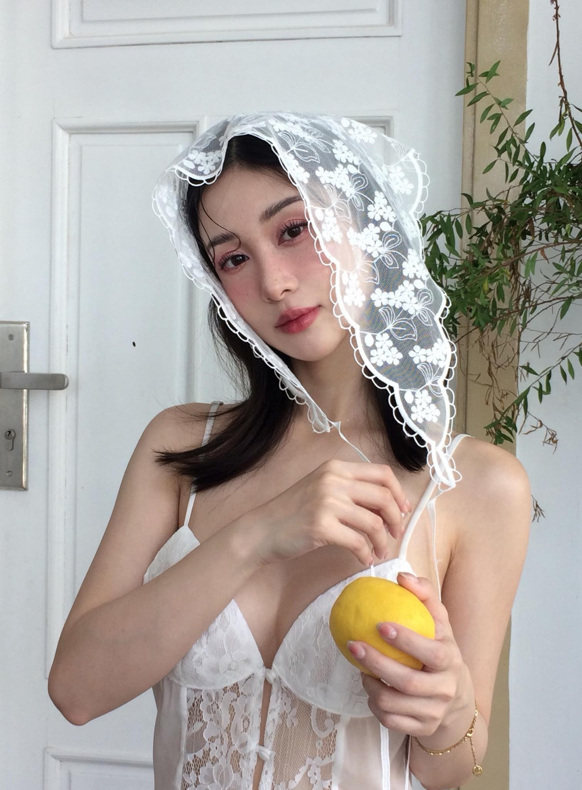 Từ một "nàng thơ" với vẻ đẹp trong trẻo, Jun Vũ đang ngày càng khẳng định hình ảnh một nghệ sĩ đa phong cách, trưởng thành và không ngại thử thách bản thân ở những concept ấn tượng hơn.