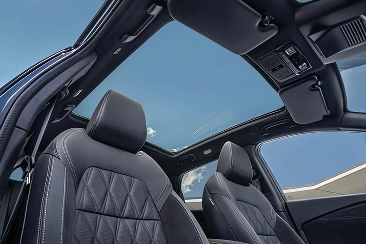 Theo Nissan, Qashqai e-POWER 2026 được trang bị các tính năng tiêu chuẩn như dịch vụ NissanConnect, bộ an toàn Nissan Intelligent Mobility, chìa khóa thông minh với chức năng tự động khóa khi rời xe và mở khóa khi đến gần.