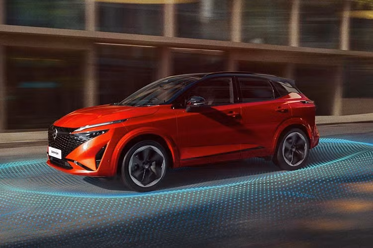 Hơn nữa, mẫu xe này cũng chuyển đổi năng lượng động học từ quá trình phanh thành năng lượng điện. Bạn có thể tiếp nhiên liệu tại bất kỳ trạm nào, không cần cắm sạc và đảm bảo khả năng vận hành hoàn toàn bằng điện, vì bánh xe luôn được dẫn động bởi động cơ điện.